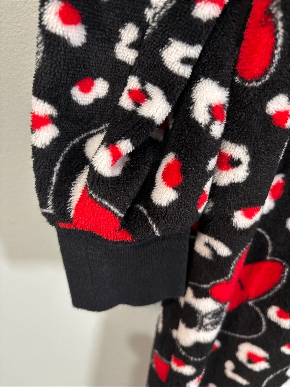 Disney sleepwear women’s size medium black red white Minnie Mouse pajamas hooded - Picture 4 of 6
